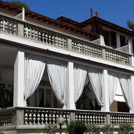 Hotel Tirreno Castiglioncello Exteriör bild