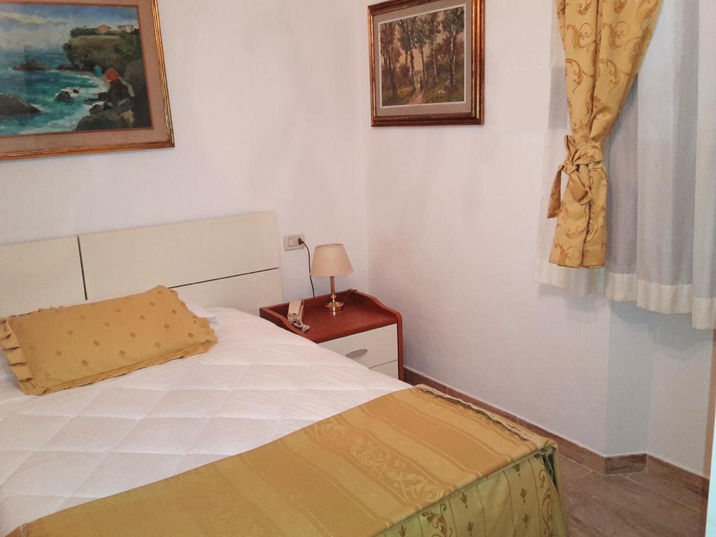 Hotel Tirreno Castiglioncello Rum bild